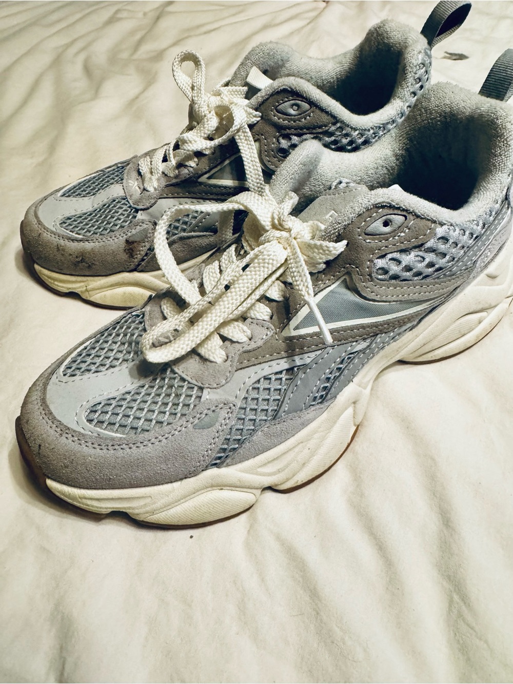 Reebok Men's Gray and White Sneakers
